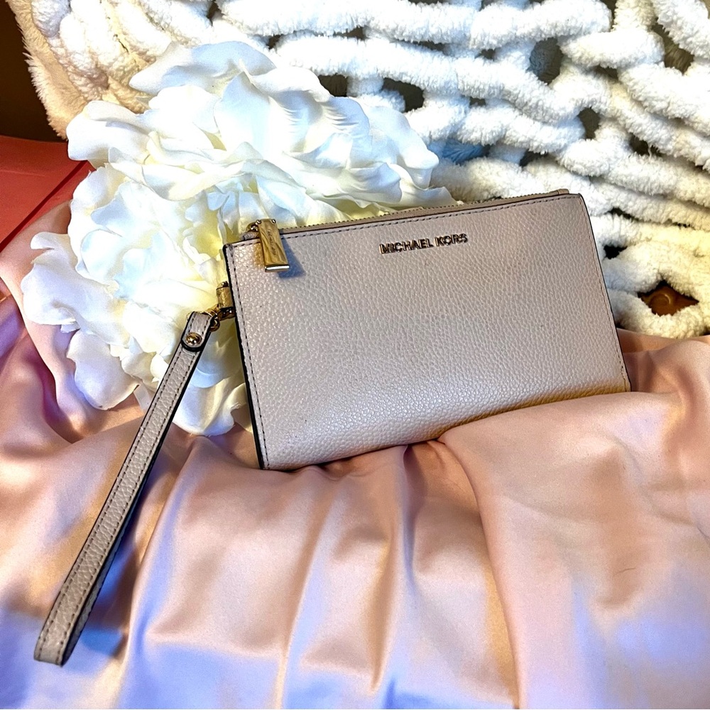 MICHAEL Michael Kors Jet Set Double-Zip Pebble Leather Wallet
